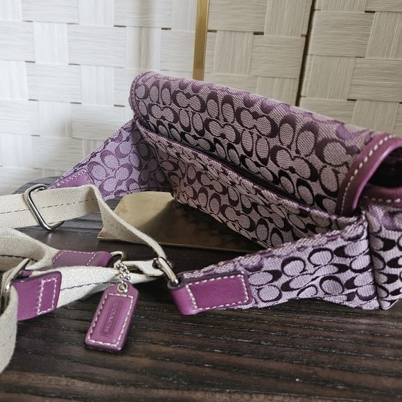 COACH Vintage Bon Voyage Signature Jacquard Belt Bag/ Fanny Pack Purple - Picture 2 of 9